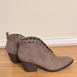 Coconuts by Matisse Taupe Ankle Booties Whipstitch Suede Bootie Women’s size 10M